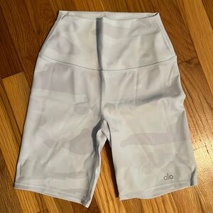 NWOT Alo Biker Shorts